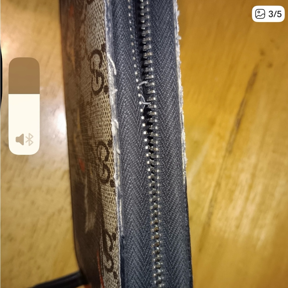 Gucci Beige and Black Wolf Key Holder - Picture 4 of 5